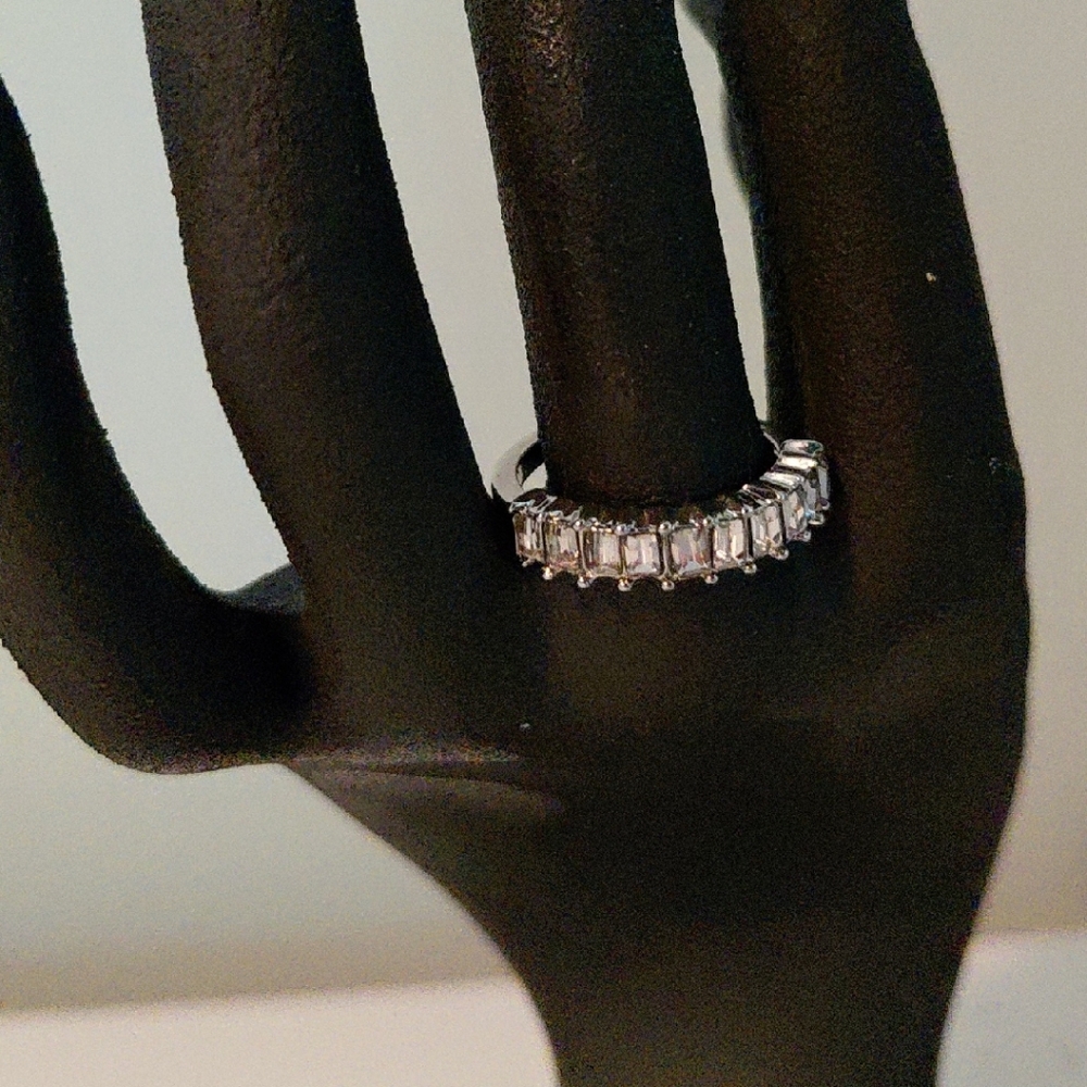 Source Unknown Silver Women's Ring with Sparkling Accents
